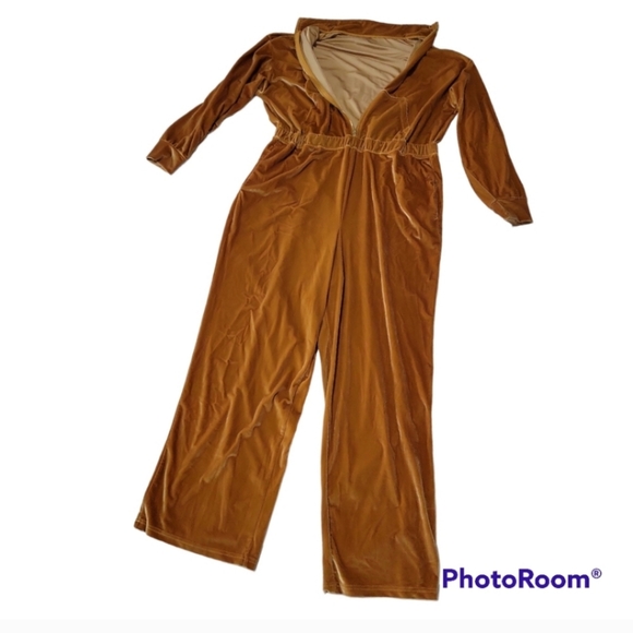 FABLETICS retail $ 90  Wide-leg jumpsuit in velour. Size 1X - Picture 10 of 15
